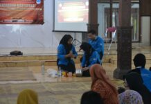 Mahasiswa Teknik Kimia UMS Sulap Bunga Telang dan Tempurung Kelapa Jadi Produk Bernilai Jual