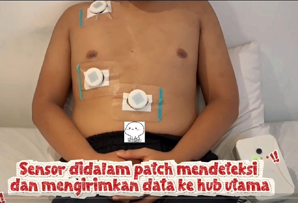 Seseorang sedang menggunakan RespiraTB untuk mengetahui indeks pernapasan secara mandiri. (foto : istimewa)